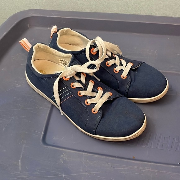 Vionic Shoes - Vionic Beach Stinson Navy Blue Sneakers size 7